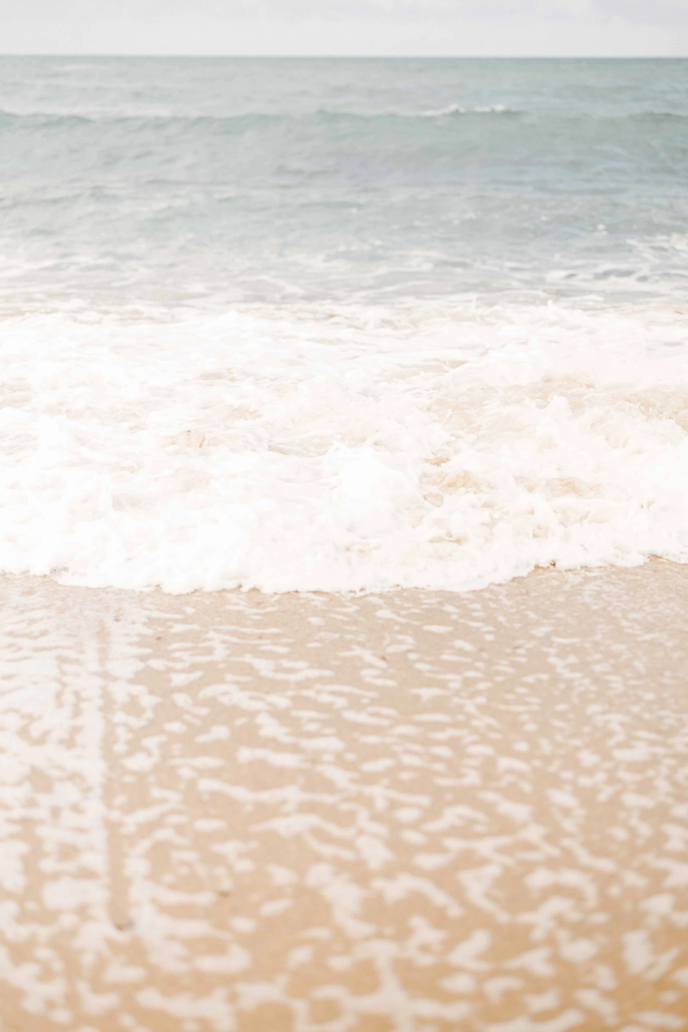 plage sable vague mer mousse